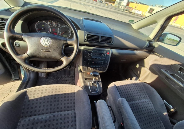 Volkswagen Sharan cena 8900 przebieg: 272800, rok produkcji 2003 z Gdańsk małe 232